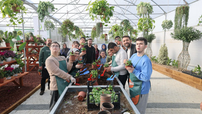 Özel bireyler çiçek ekti