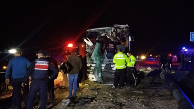 Minibüs yolcu otobüsüyle çarpıştı: Yaralılar var!