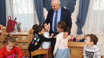 Zinnur Büyükgöz, Öğretmenler Günü'nü Güzide Kreş'te kutladı