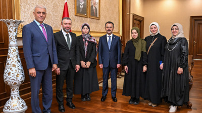 İzmit Mehmet Akif Ersoy Kız Anadolu İmam Hatip Lisesi’nden, Vali İlhami Aktaş'a ziyaret