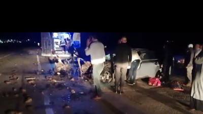 Otomobil hurda yığınına döndü: Sürücü araçta sıkıştı!