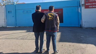 Manisa'da 4 firari yakayı ele verdi!