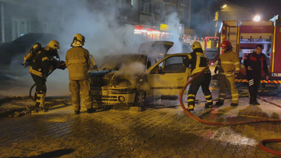 Araç bir anda alev aldı, sürücü son anda kurtuldu!
