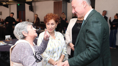 Tahir Büyükakın: Sizler başımızın tacısınız