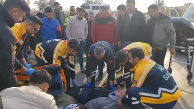 Motosiklet ile otomobil çarpıştı: Yaralılar var!