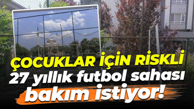 Çocuklar için riskli... 27 yıllık futbol sahası bakım istiyor!