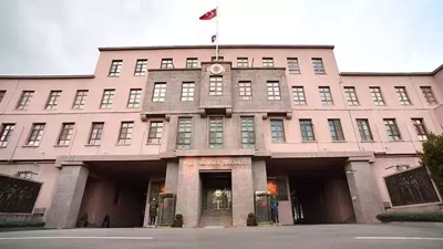 MSB'den bayrak indirme provokasyonu açıklaması