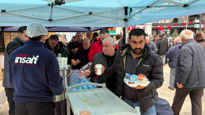 Kocaeli'de deprem şehitleri için çorba ikramı