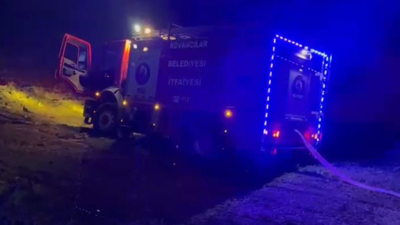 Yangına giden itfaiye aracı çamura saplandı!