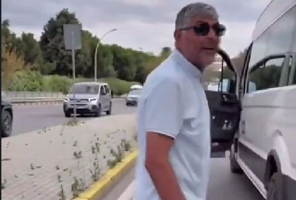 Servis şoförü trafikte tehditler savurdu; "Nefesini keserim" - Resim : 1