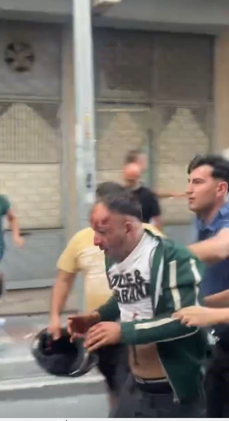 Kadını bıçaklayan şahsı vatandaşlar linç etti! - Resim : 1