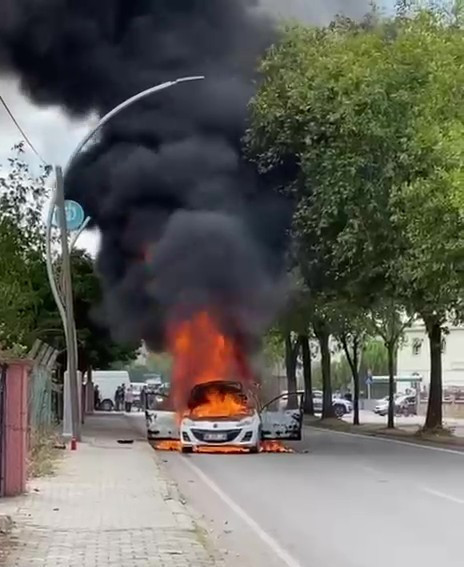 Kocaeli'de seyir halindeki otomobil alev topuna döndü! - Resim : 3