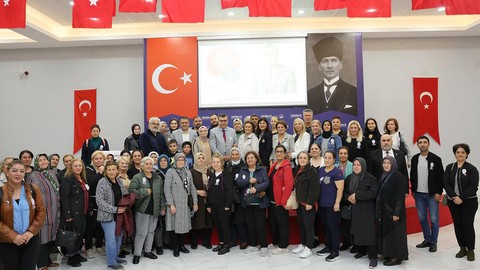 Derince Belediyesi’nde meme kanserinde erken tanı ve farkındalık semineri! Önemli bilgiler verildi