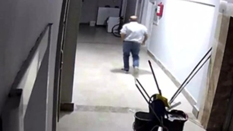Malatya’daki depremden yeni görüntüler! Temizlik işçisinin o anları dikkat çekti