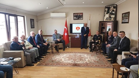 Ali Yıldırım Sezer'den astsubaylara anlamlı ziyaret