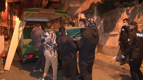 Beyoğlu’nda korkunç olay! Bir anne ve bebeği evde ölü bulundu