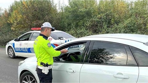 136 araç trafikten men edildi 23 sürücüye alkolden işlem yapıldı
