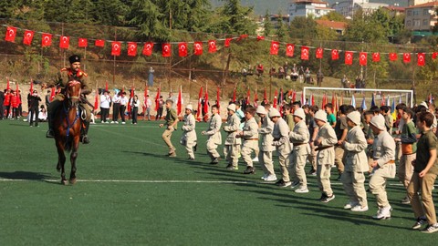 Derince’de 29 Ekim törenlerle kutlanıyor