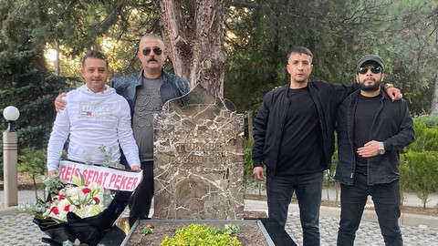 Sedat Peker Alparslan Türkeş’in mezarına çiçek gönderdi