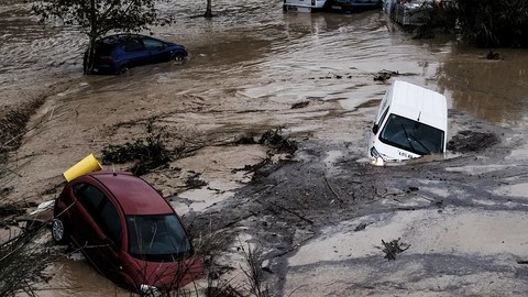 İspanya'da şiddetli yağışlar sele neden oldu: Çok sayıda kayıp var
