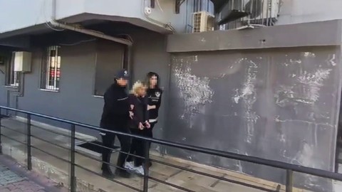 Ümraniye'de aile faciası! Annesine saldıran babasını bıçakladı
