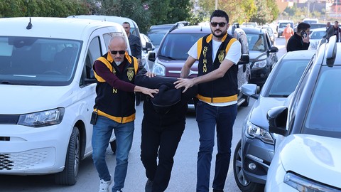 Antalya'da boşanma aşamasında olduğu eşini kaçırmaya çalıştı! O anlar kamerada