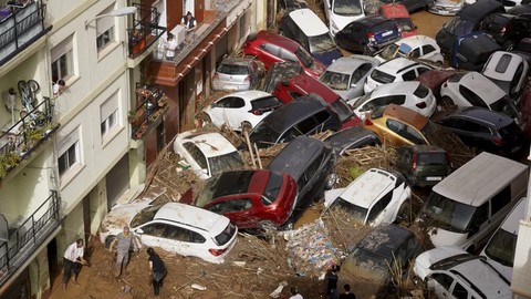 İspanya'daki sel felaketinde hayatını kaybedenlerin sayısı 200'ü geçti