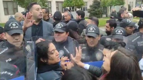 Batman'da Belediye Binası önünde arbede! 1 polis memuru yaralandı