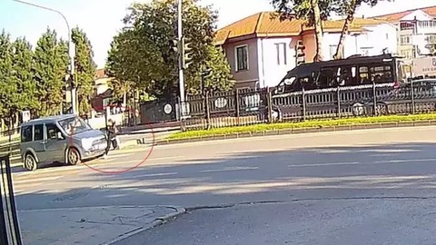 Bir kazadan kaçarken başka bir kaza yaptı! 11 yaşındaki kız çocuğuna çarptı