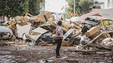 İspanya’daki sel felaketinin bilançosu artıyor: Yüze yakın kayıp var