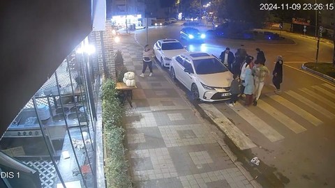 Bursa'da scooter sürücüsü açılan otomobilin kapısına çarptı