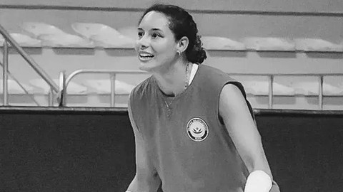 Nilüfer Belediyespor'lu voleybolcudan acı haber