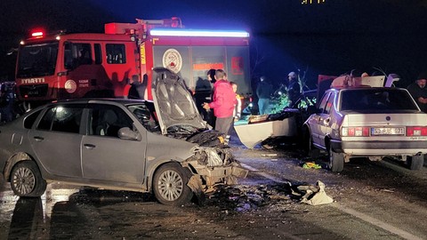 Rize'de trafik faciası: Otomobiller adeta ikiye bölündü