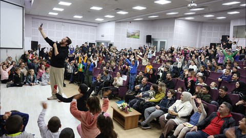 YouTuber Sertaç Abi Kartepe'de çocuklarla buluştu