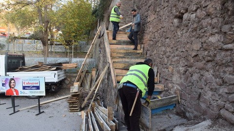 Cedit’e yeni beton merdiven inşa ediliyor