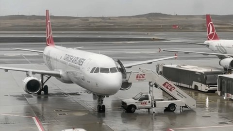 Hava trafiğine lodos engeli, seferler iptal edidi