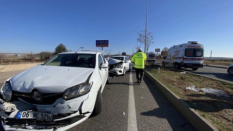 Diyarbakır'da zincirleme trafik kazası: 4 araç birbirine girdi