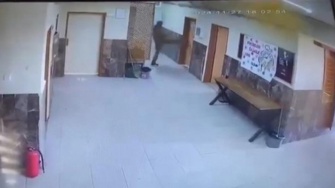 Kardeşinin tartıştığı iki öğretmeni darp etti