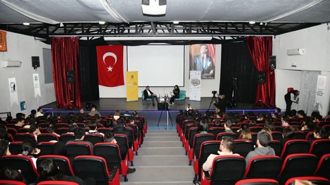 Yasin Özlü: En mutlu olduğum anlardan birisi de gençlerle baş başa olmak