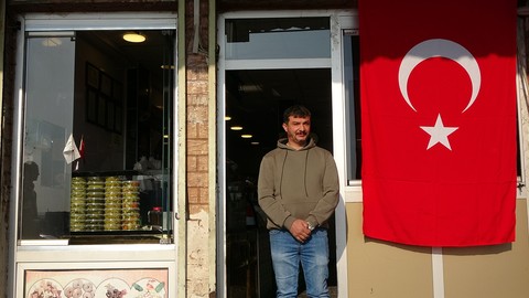 Kahramanmaraş'ta 2 dükkanı olan vatandaş Suriye'ye geri döneceğini açıkladı