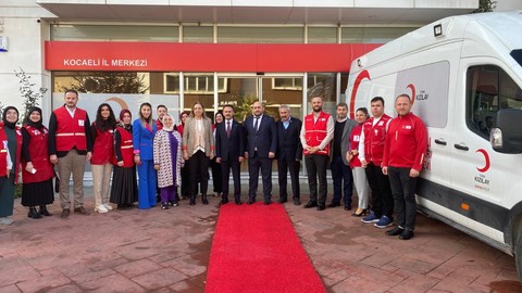 Vali İlhami Aktaş, Türk Kızılay Kocaeli Şubesini ziyaret etti