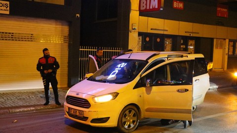 Ekipleri görünce panikleyip kaçtılar, araçta uyuşturucu bulundu