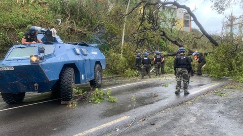 Fransa'nın denizaşırı toprağı Mayotte'de kasırga faciası yaşandı