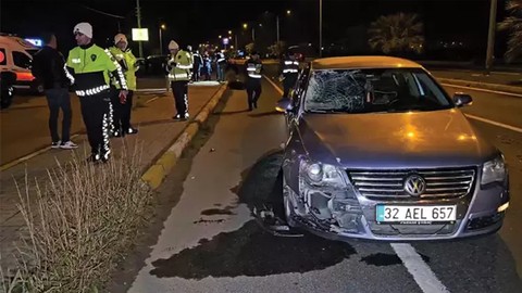 Feci kaza kamerada: Kardeşini koruyan ağabey, otomobilin çarpmasıyla hayatını kaybetti