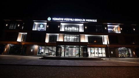 Türkiye Yüzyılı Gençlik Merkezi kültür ve sanat üssü oldu