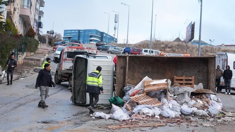 Ankara’da feci kaza! Kontrolden çıkan kamyon onlarca aracı biçti