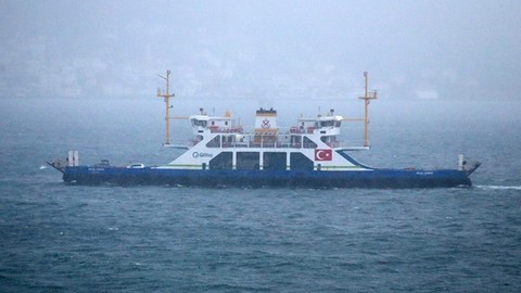 Çanakkale Boğazı'nda gemi geçişlerine kapatıldı