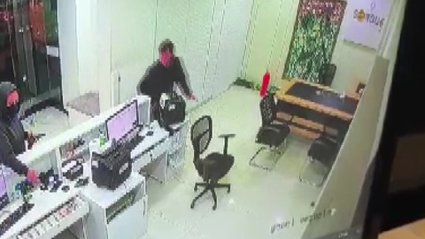 Adana'da döviz bürosuna silahlı baskın