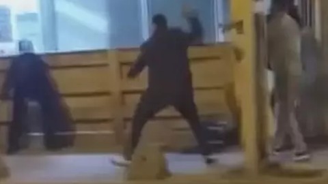 Başakşehir'de iki arkadaş arasında okey kavgası! O anlar telefon kameralarına kaydedildi