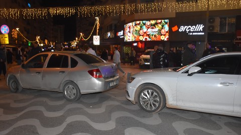 Alkollü kadın şoför hem kaza yaptı hem de herkese tepki gösterdi